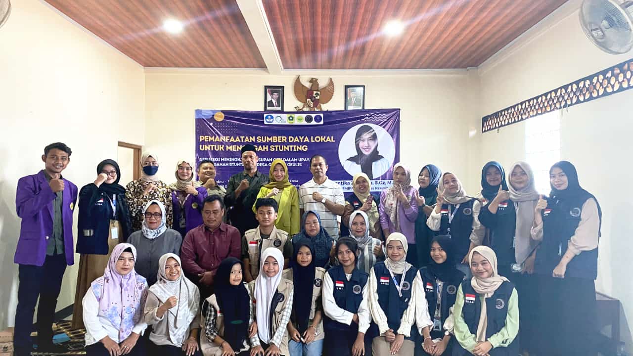 Tim PPK Ormawa HIMA Regolith Unpak Bogor mengadakan penyuluhan pencegahan stunting kepada masyarakat Gunung Geulis.