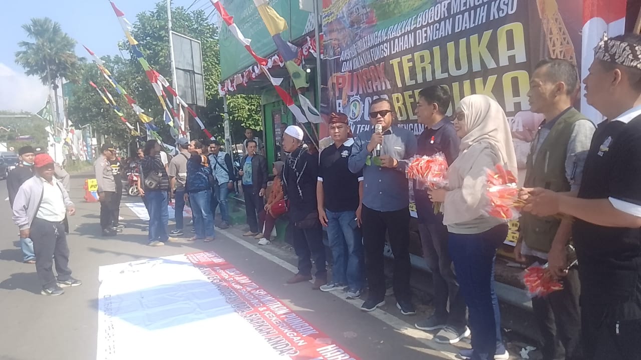 Anggota Komisi V DPR RI Dapil Kabupaten Bogor, Mulyadi memastikan akan terus mengawal aspirasi terkait berbagai persoalan di Puncak.