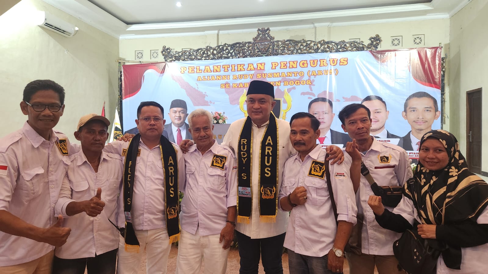 Arus mendeklarasikan diri untuk mendukung Rudy Susmanto pada Pilkada Bogor 2024 di Pendopo 45, Jalan Raya Parung, Kecamatan Parung, Kabupaten Bogor, Minggu (11/8/2024).