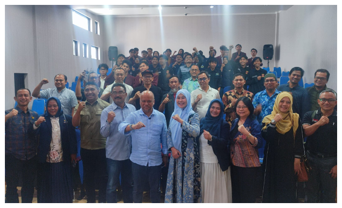 Bakal Calon Gubernur Jawa Barat, Ilham Akbar Habibie saat melakukan kunjungan ke  Universitas Buana Perjuangan  (UBP) Karawang, Selasa (13/8).