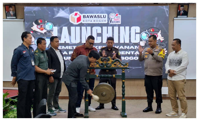 Ketua Bawaslu Kota Bogor, Herdiyatna melaunching Indeks Kerawanan Pemilu (IKP)  pada Pilkada 2024 di Hotel Mirah, Kota Bogor pada Selasa, (13/8). foto : dede/radarbogor