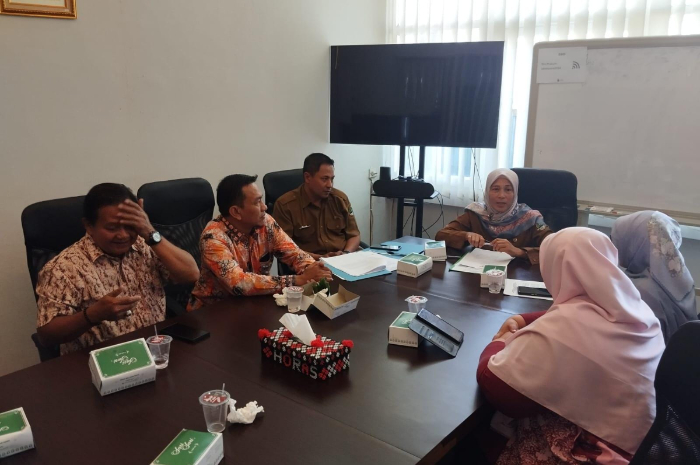 Rapat koordinasi Bapemperda DPRD Kota Bogor dengan Biro Hukum dan HAM pada Setda Provinsi Jawa Barat terkait Raperda Pinjol.