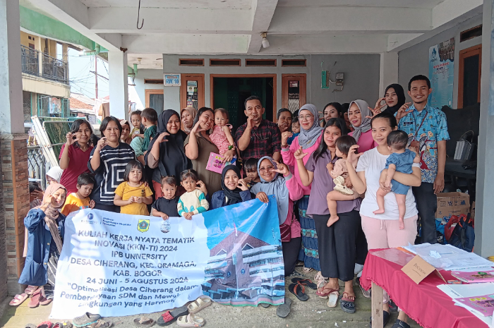 Program sosialisasi mengenai stunting di Desa Ciherang, Kecamatan Dramaga, oleh Mahasiswa IPB University.
