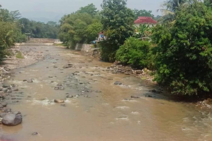 Kondisi Sungai Cikaniki di Kecamatan Nanggung, Kabupaten Bogor yang kembali keruh