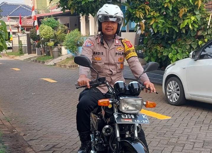 Bhabinkamtibmas Desa Gunung Putri Bogor Andis Wiratmoko