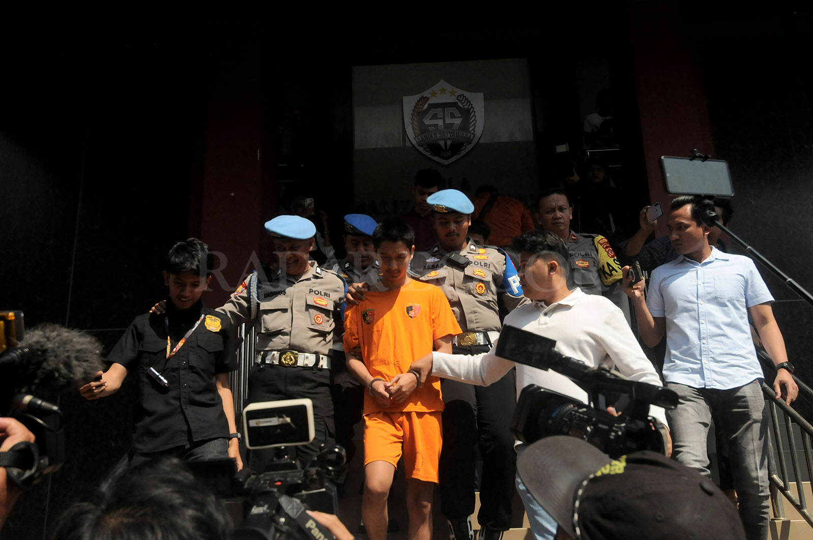 Tersangka kasus Kekerasan Dalam Rumah Tangga (KDRT), Armor saat diringkus petugas Polres Bogor.