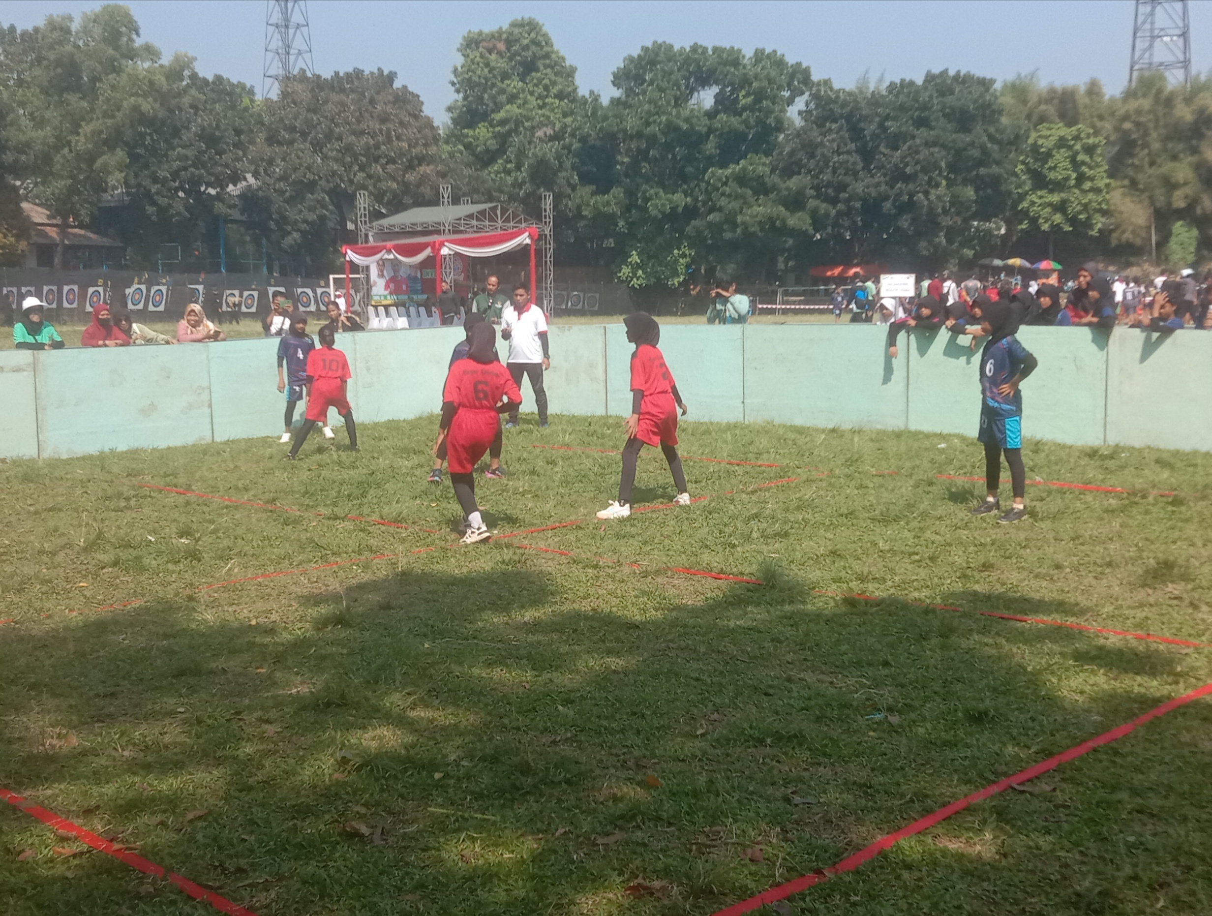 KORMI Kota Bogor menggelar Invitasi Olahraga Tradisional (Otrad) Tingkat SD se-Kota Bogor Tahun 2024  di lapangan luar GOR Pajajaran Kamis (15/8). (Ruri/Radar Bogor)