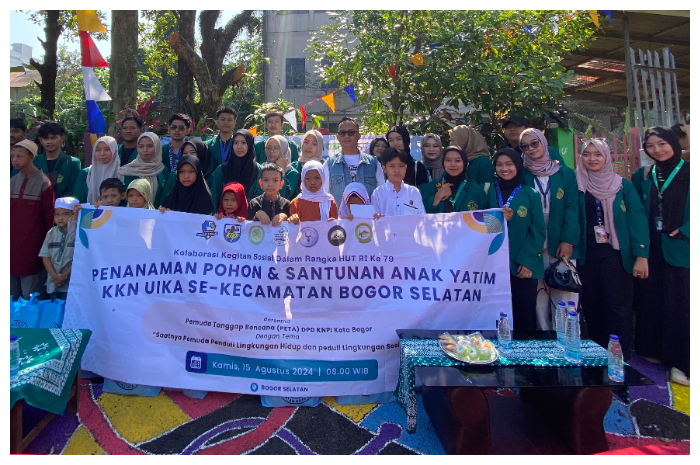 Anggota PETA KNPI Kota Bogor melakukan penanaman pohon di Jalan Warung Bandrek, Bondongan, Bogor Selatan, Kamis (15/8/2024).