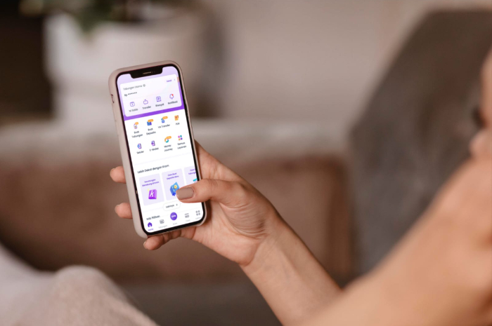 Krom Bank telah merancang produk dan layanan perbankan digitalnya sejak awal berdirinya, yang dapat memenuhi kebutuhan dan gaya hidup generasi muda serta memudahkan menabung dan investasi.