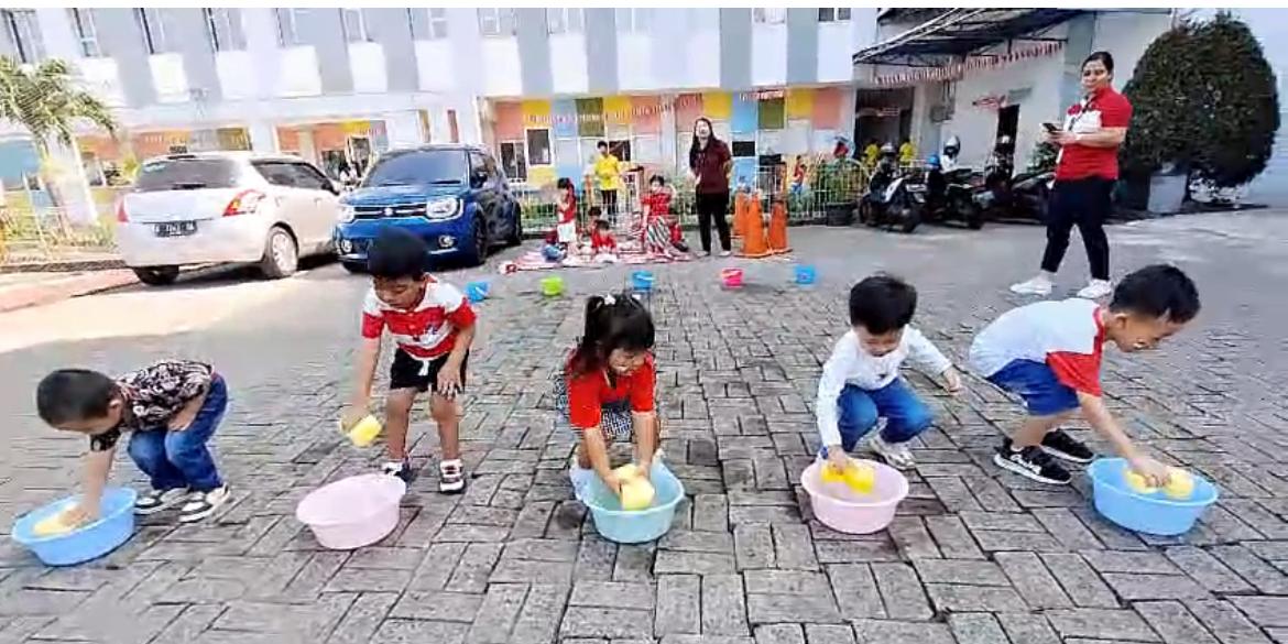 Suasana perlombaan Agustusan di TK Kristen Tunas Harapan