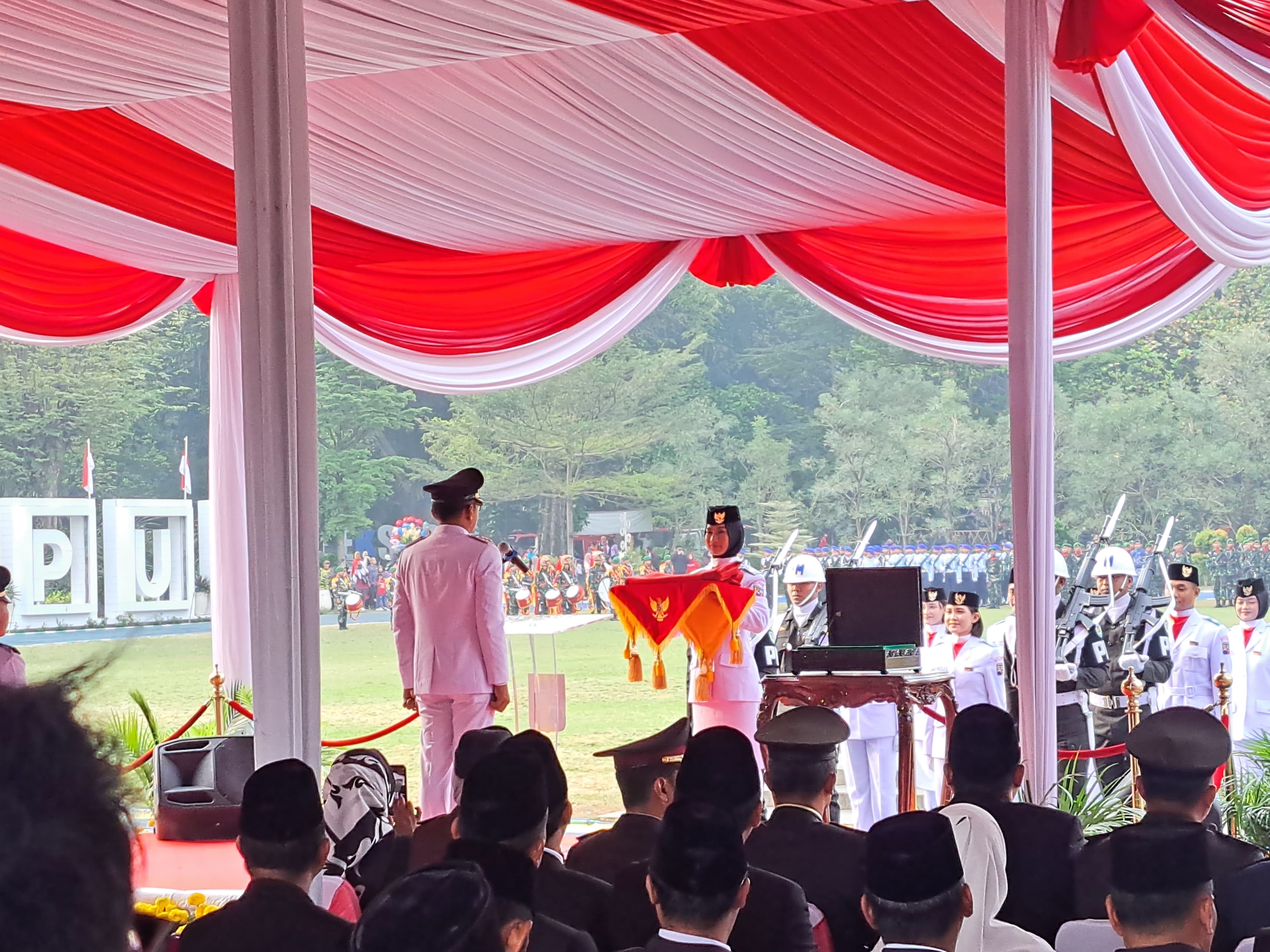 Upacara HUT RI ke-79 Tingkat Kota Bogor Sabtu (17/8/2024). Pj Wali Kota Bogor Hery Antasari jadi inspektur upacara.