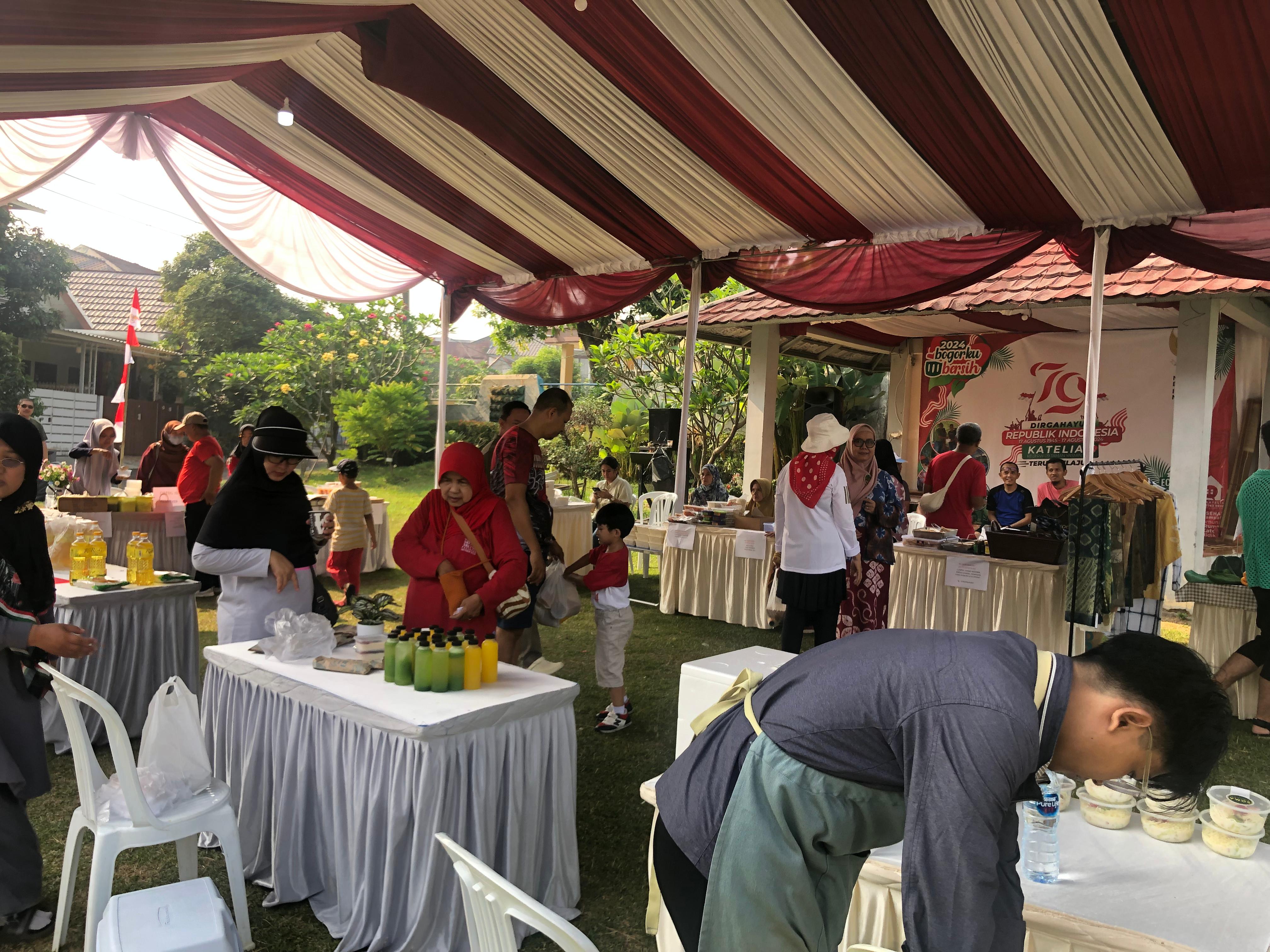 Bazar UMKM yang dilakukan warga RT 01/09, Kampung Katelia, Kelurahan Cilendek Timur, Kecamatan Bogor Barat, Minggu (18/8/2024).