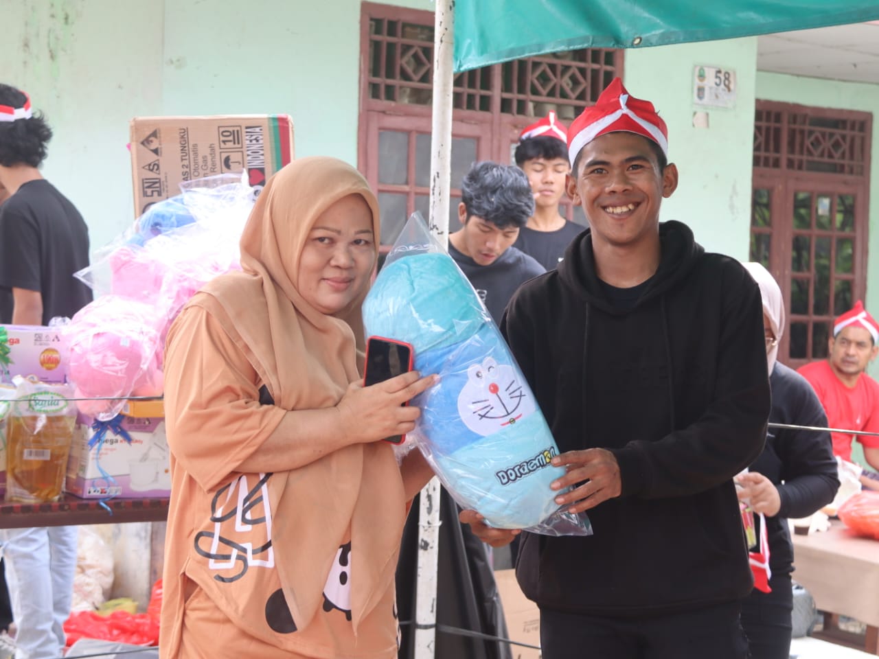 Warga RT 01 RW 06, Kelurahan Cimpaeun, Kecamatan Tapos, Kota Depok, menggelar beragam perlombaan dalam rangka memperingati HUT ke-79 Kemerdekaan RI.