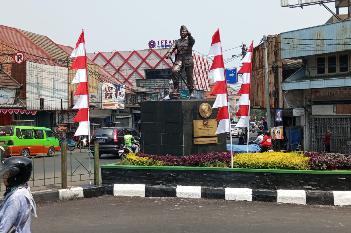 Patung Kapten Muslihat di kawasan Jembatan Merah Kota Bogor dicat ulang setelah jadi korban vandalisme.