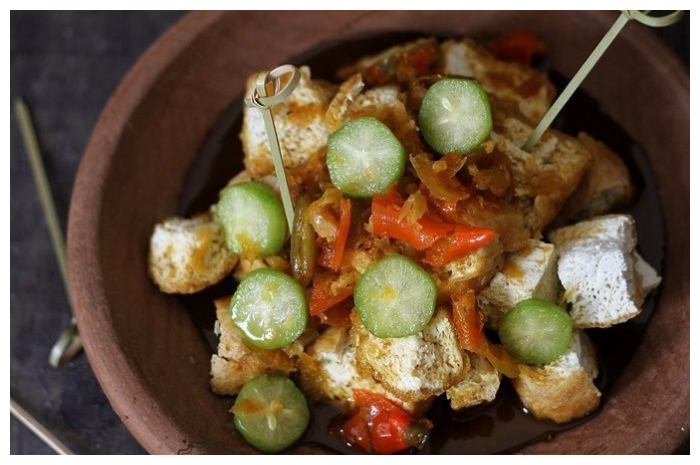 Tahu Gejrot Original 57 yang berada di Jalan R3, Kelurahan Katulampa, Kecamatan Bogor Timur, Kota Bogor.