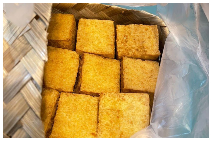 Tahu Susu Sukahati yang terletak di Jalan Raya Ciomas Nomor 13, Ciomas Rahayu, Kecamatan Ciomas, Kabupaten Bogor, Jawa Barat.