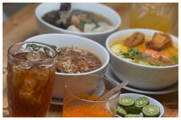 Soto Mie Iga Sapi Pak Sugih, yang berlokasi di Jalan Surya Kencana No. 297, Kecamatan Bogor Tengah, Kota Bogor, Jawa Barat.