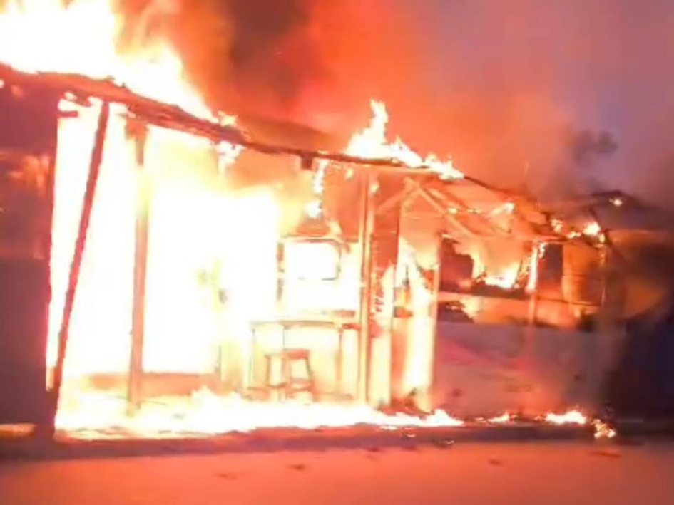Lapak PKL di Jalan Raya Sentraland, Desa Parung Panjang, Kabupaten Bogor yang terbakar.