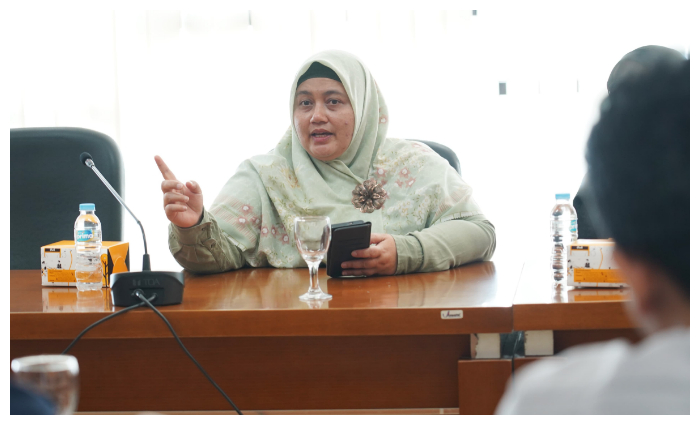 Wakil Ketua Komisi I DPRD Kota Bogor, Endah Purwanti saat memimpin rapat kerja. Ia mengingatkan Pemkot Bogor soal nasib ribuan pegawai PKWT.