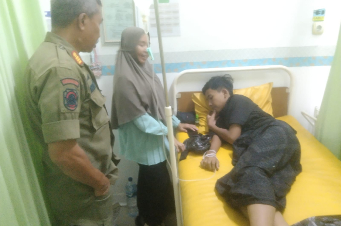 Salah satu korban dugaan keracunan di SMP Yapeni Citeureup, Kabupaten Bogor.