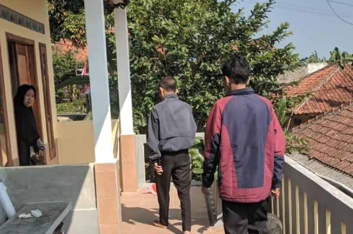 Polisi lakukan olah TKP aksi maling di rumah warga Tenjolaya, Kabupaten Bogor.