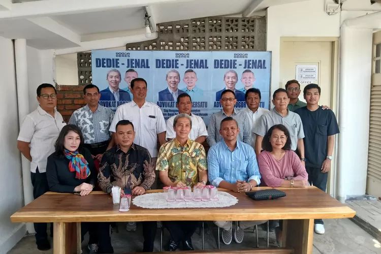 Sejumlah pengacara atau advokat yang tergabung dalam Advokat Bogor Bersatu bersilaturahmi dengan Bakal Calon Wali Kota dan Wakil Wali Kota Bogor, Dedie Rachim dan Jenal Mutaqin.