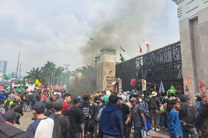 Aksi demonstrasi di depan Gedung DPR/MPR RI Jakarta, Kamis (22/8/2025).