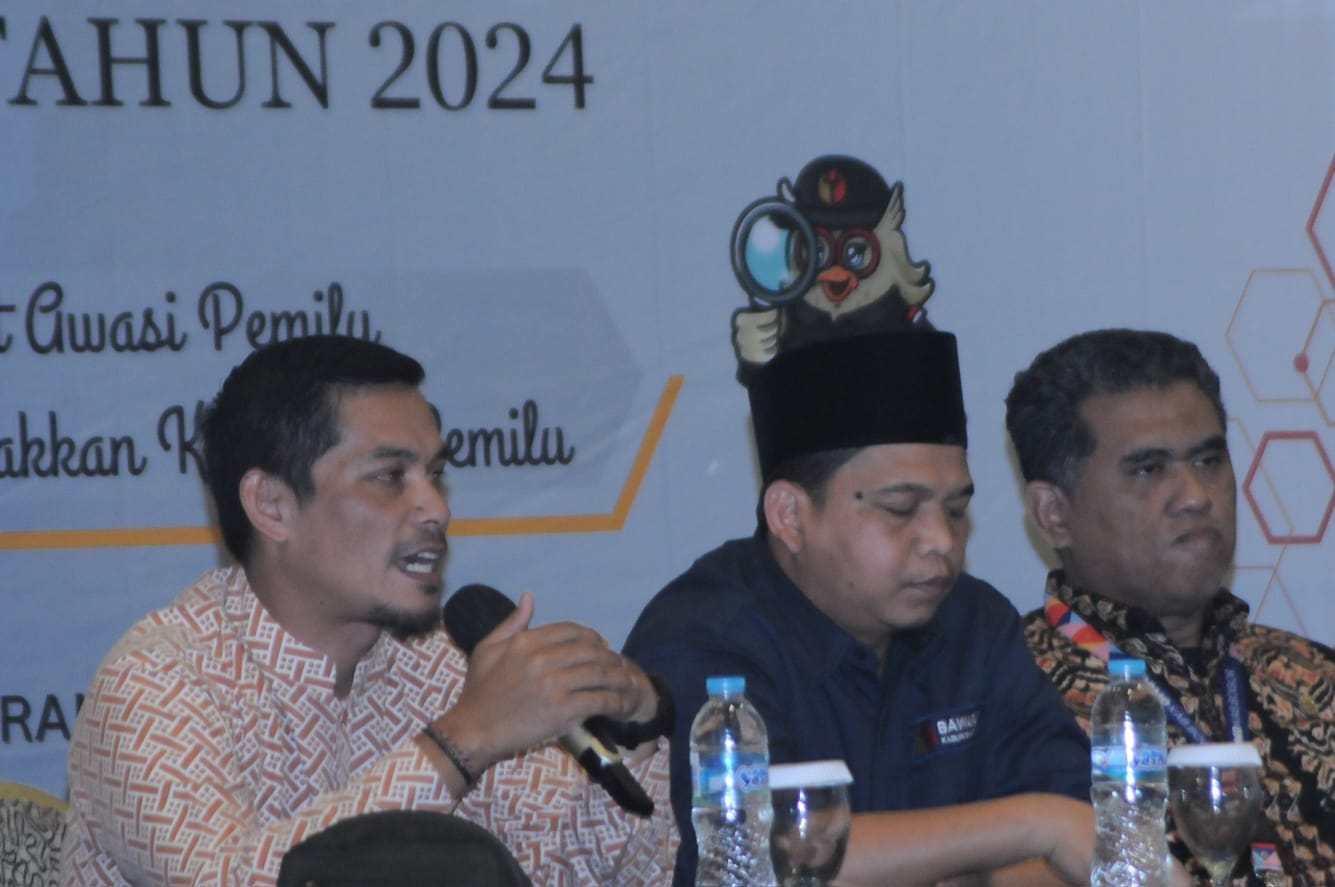 Bawaslu Kabupaten Bogor, sosialisi pengawasan pada Kepala Desa jelang Pilkada 2024 di Sukaraja, Kabupaten Bogor, Jawa Barat, Jumat (23/8/2024).