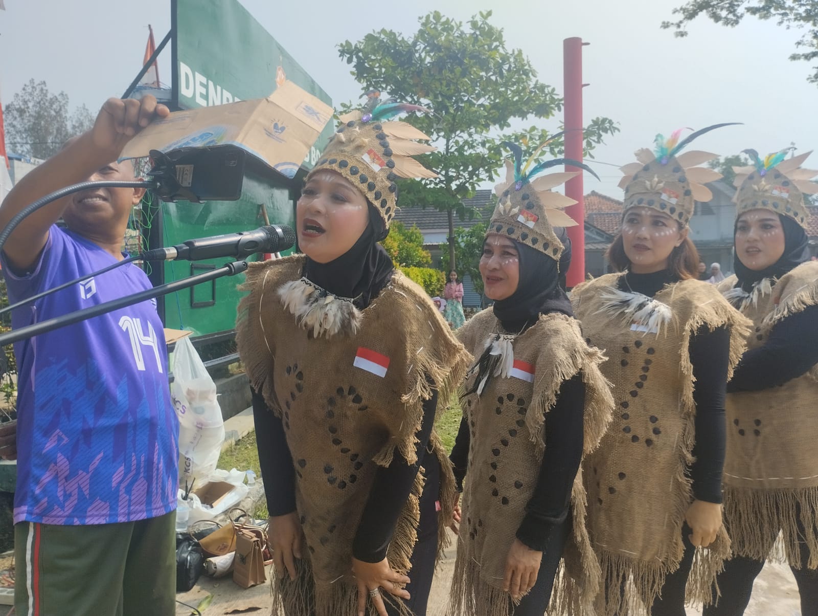 Warga Teplan Denbekang, Kelurahan Kedung Badak, Kecamatan Tanah Sareal, Kota Bogor, menggelar berbagai perlombaan dalam menyemarakan HUT Kemerdekaan RI ke-79, Sabtu (24/8/2024).