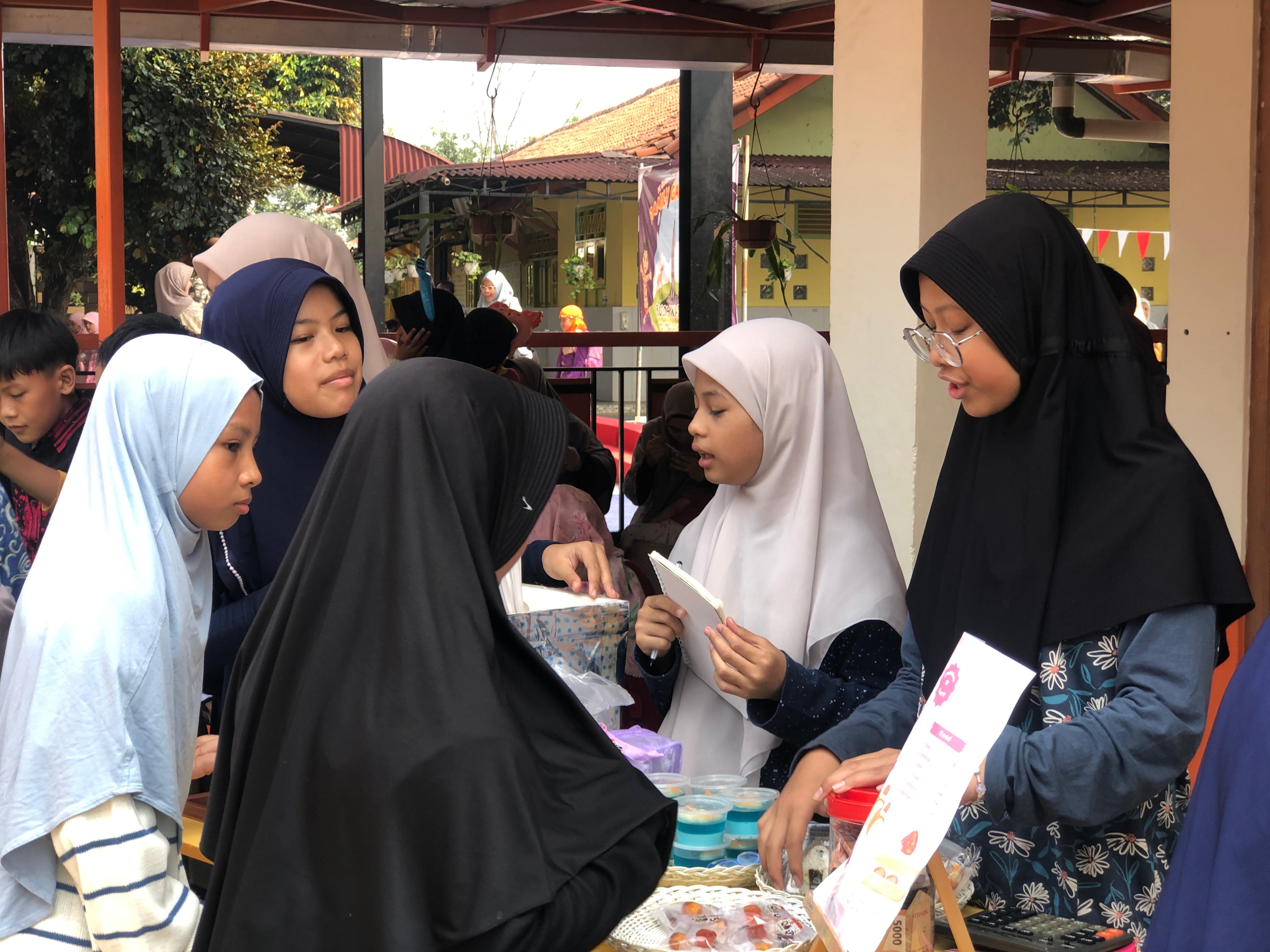 SDIT QA Baitussalaam menggelar program charity yang diselenggarakan pada Sabtu (24/8/2024).