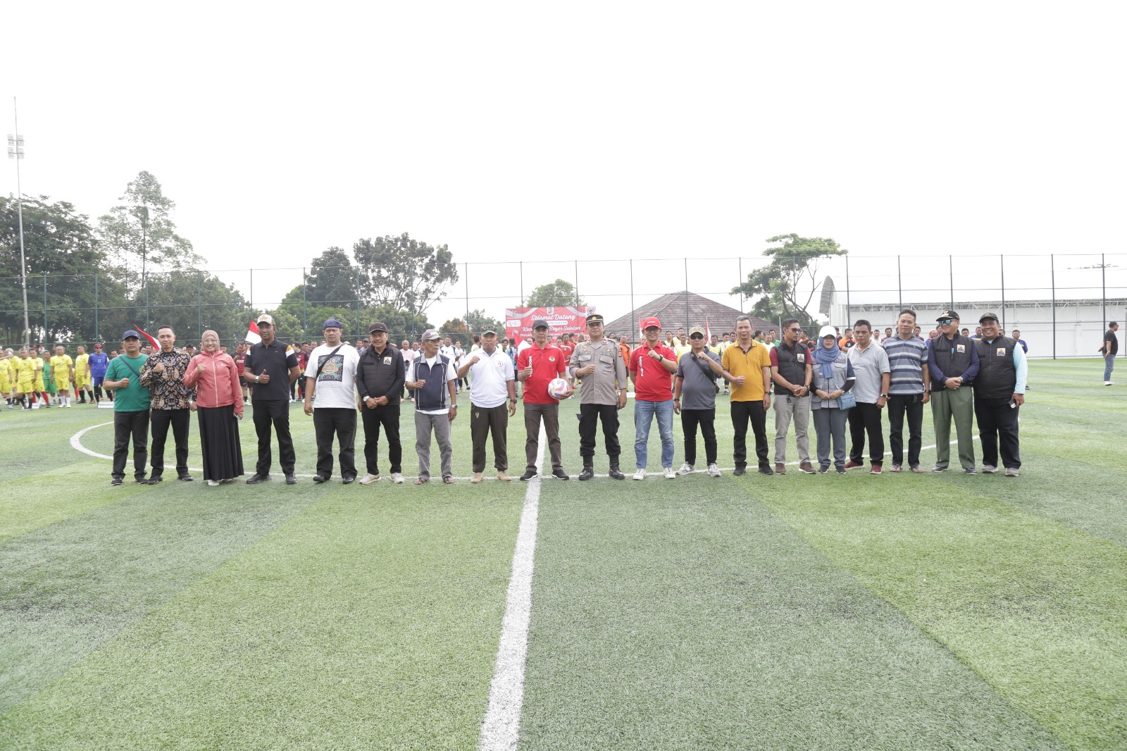 Pertandingan mini soccer di gelanggang Olahraga (GOR) Bogor Selatan, dalam memperingati Hari Kemerdekaan Indonesia ke 79, berlangsung meriah. LPM Kelurahan Bojong Kerta menjadi juara kedua.