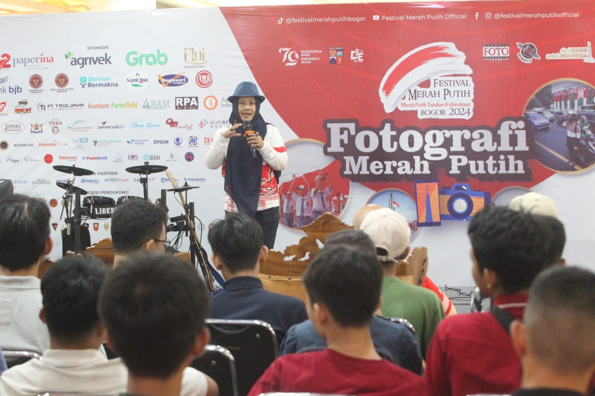 CEO Radar Bogor Nihrawati saat mengisi materi di Workshop Citizen Journalism.