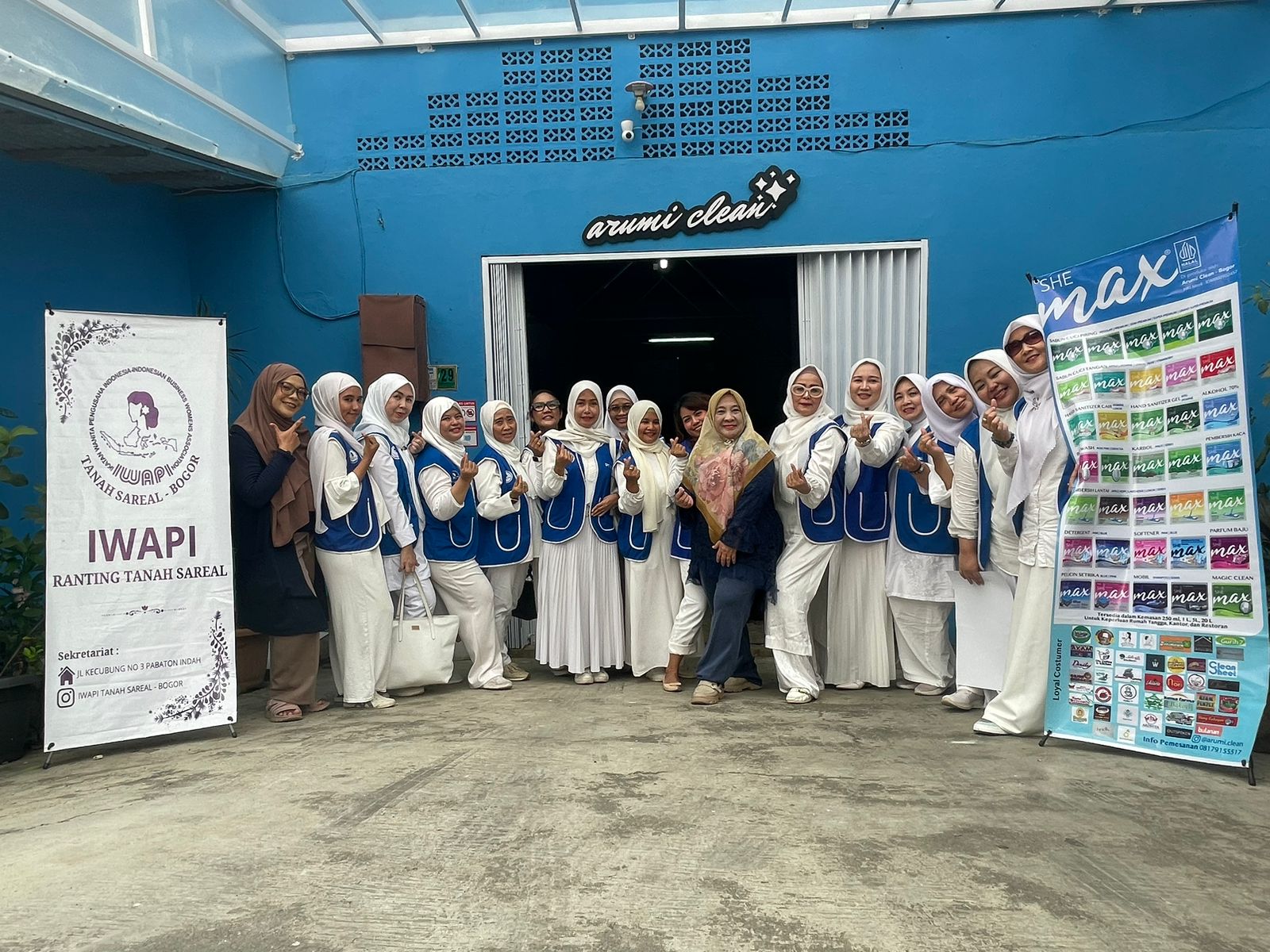IWAPI DPC Kota Bogor mengunjungi Ranting Tanah Sareal yakni pabrik sabun dengan brand She Max by Arumi Clean.