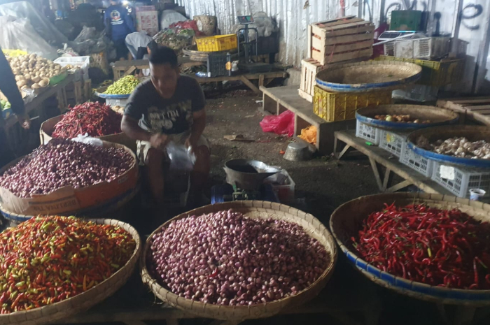 Pedagang di Pasar Bogor. Pemkot Bogor mulai melakukan revitalisasi pasar tersebut.