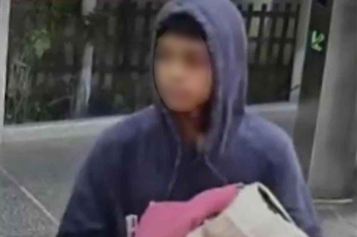 Terduga pelaku pembuang bayi di toilet Stasiun Tenjo Bogor yang terekam CCTV
