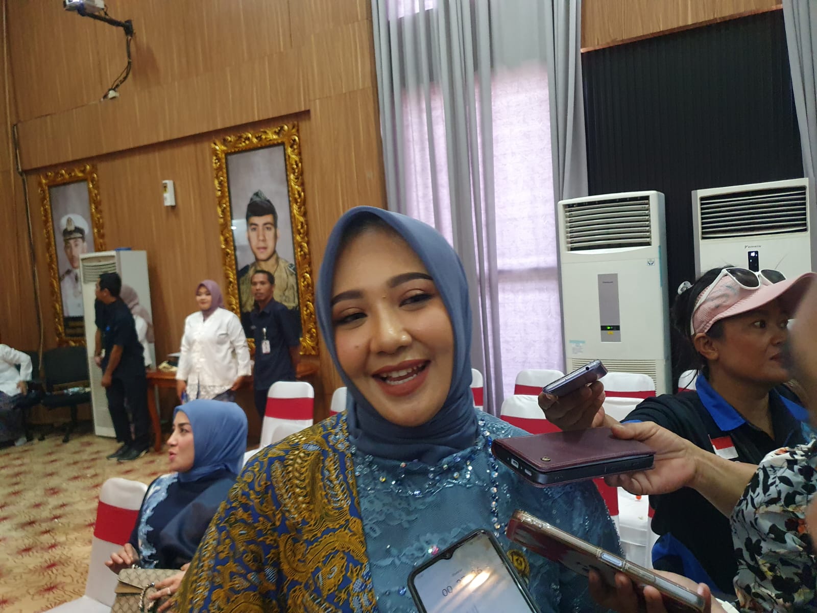 Nurunnisa Setiawan, putri Mantan Bupati Bogor yaitu Iwan Setiawan dinobatkan sebagai anggota DPRD Kabupaten Bogor termuda usia 27 tahun dengan perolehan suara 26.358 di daerah pemilihan (Dapil) III.