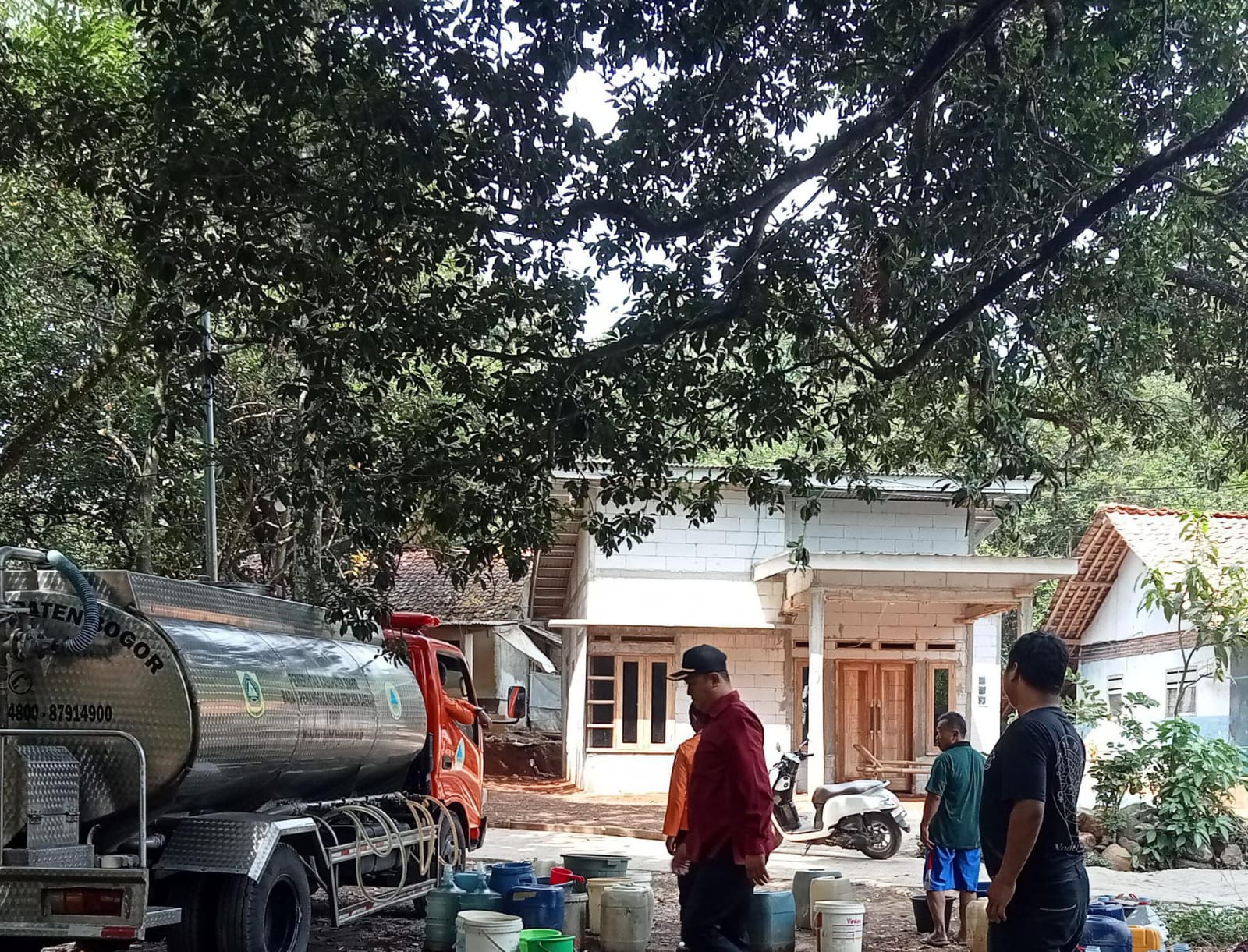 12 Kecamatan Alami Kekeringan, BPBD Kabupaten Bogor Distribusikan Air Bersih Kepada Masyarakat