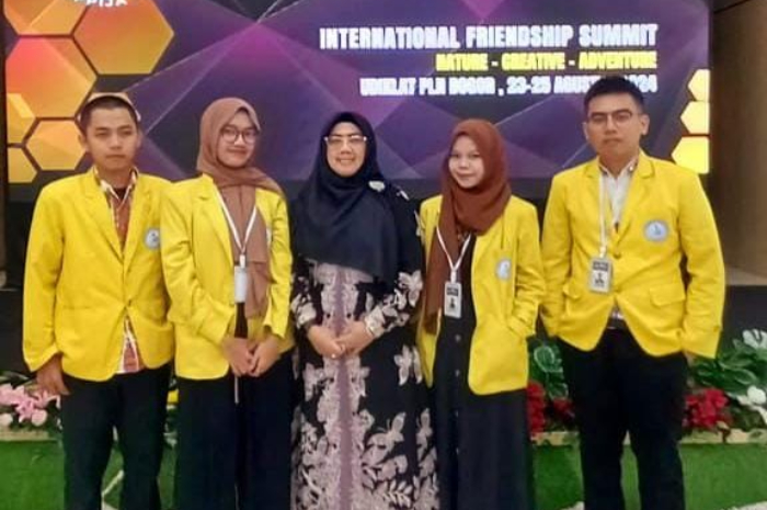 EMpat mahasiswa Unbin yang meraih penghargaan di ajang IFS.
