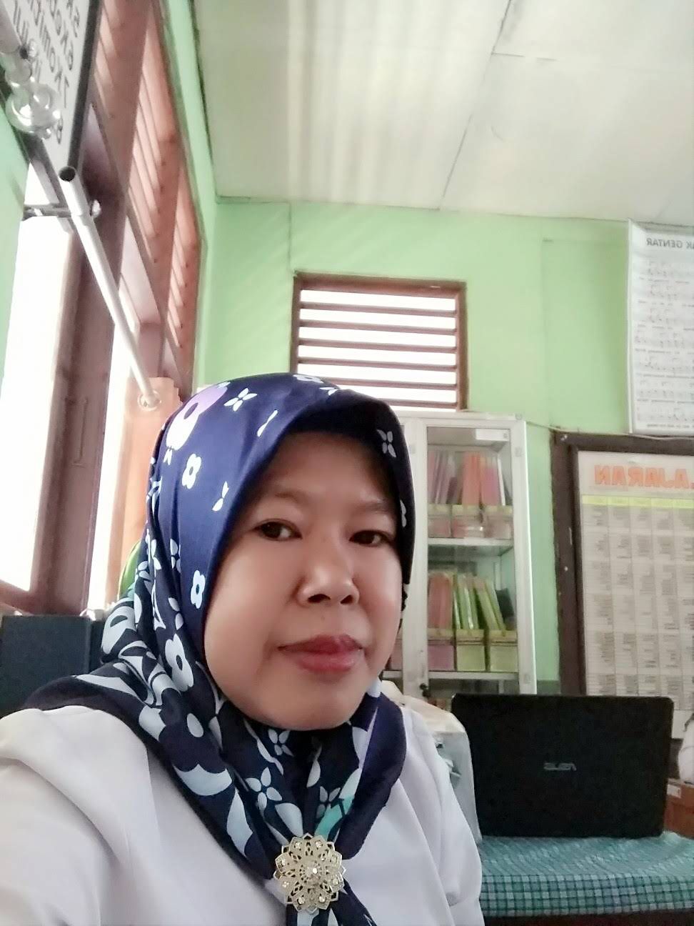 Kepala SDN Cimahpar 5, Kelurahan Cimahpar, Kota Bogor, Titin Sutini.