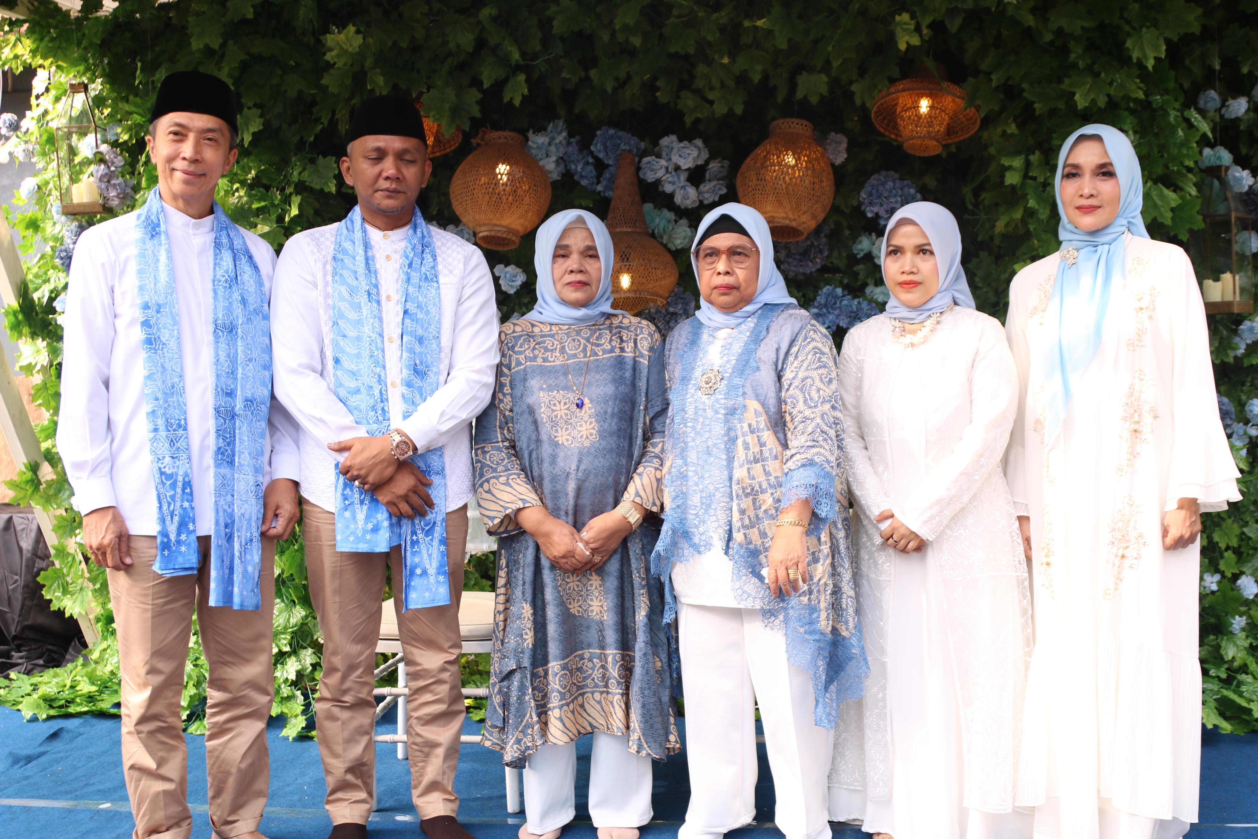 Dedie A Rachim dan Jenal Mutaqin usai sungkeman ke orang tua masing-masing sebelum daftar ke KPU Kota Bogor Kamis (29/8/2024).