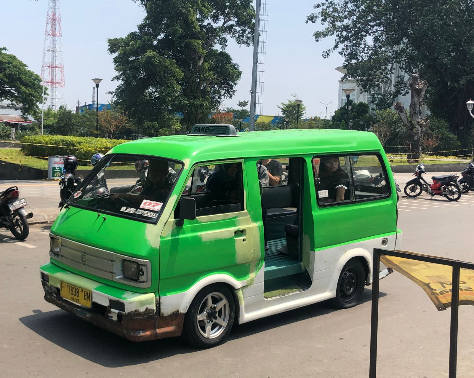 Potret sepinya penumpang angkutan umum di Kota Bogor. Aksi demo driver Ojol se-Jabodetabek tak terlalu berpengaruh.