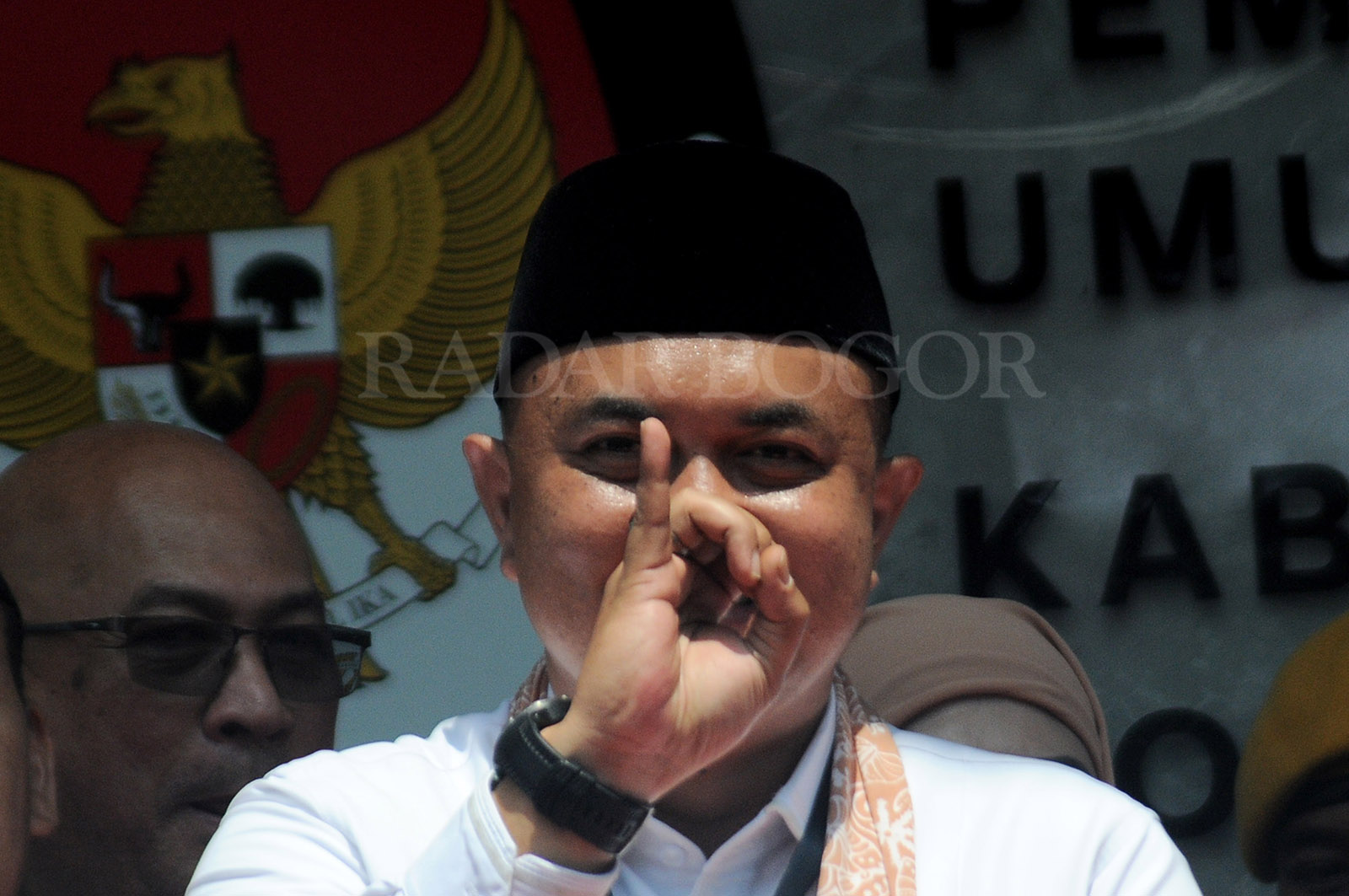 Bakal Calon Bupati Bogor, Rudy Susmanto  pasca mendaftar di Kantor KPU Kabupaten Bogor. Foto :