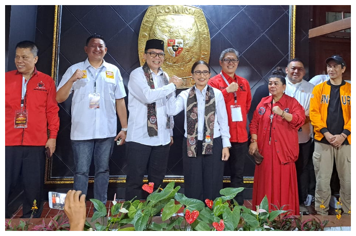 Rena Da Frina, saat mendaftarkan diri sebagai bakal calon Wali Kota Bogor ke kantor KPU, Kamis (29/8/2024) sore.