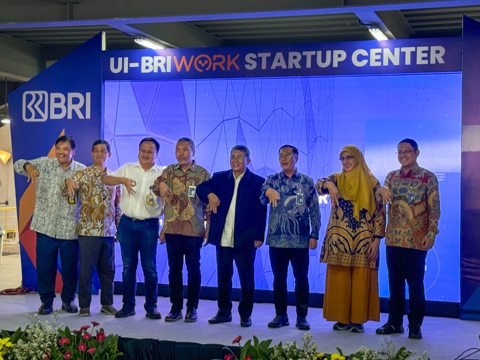 BRI UI-BRIWORK Startup Center terletak di Gd. Annex Area Balairung UI Kampus Depok dan menawarkan layanan perbankan.