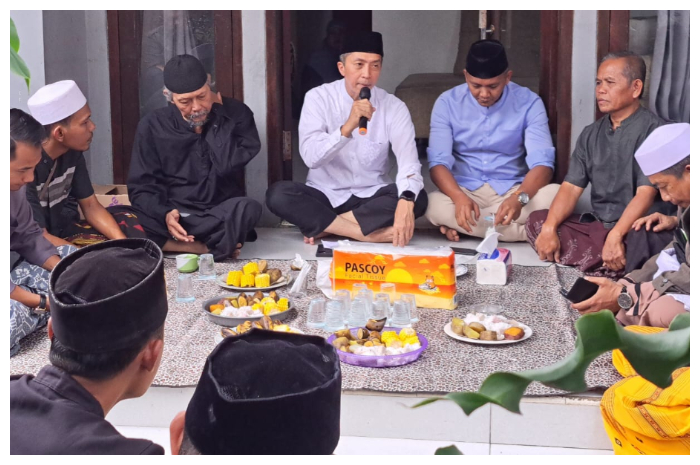 Dedie Rachim dan Jenal Mutaqin (JM) menyambangi warga Kampung Tarikolot, Kelurahan Ciluar, Kecamatan Bogor Utara, Jumat (30/8/2024).