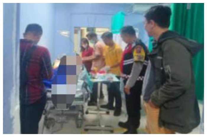 Petugas Polsek Cileungsi mendatangi RSUD Cileungsi, menjenguk kondisi Rafly setelah menjadi korban begal yang dirawat.