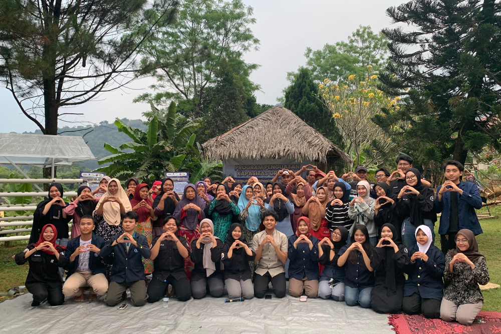 Himpunan Mahasiswa Ilmu Tanah (HMIT) melalui tim pelaksana Program Penguatan Kapasitas Organisasi Kemahasiswaan (PPK Ormawa) IPB Bogor tengah melakukan pengabdian di desa Leuweung Kolot.