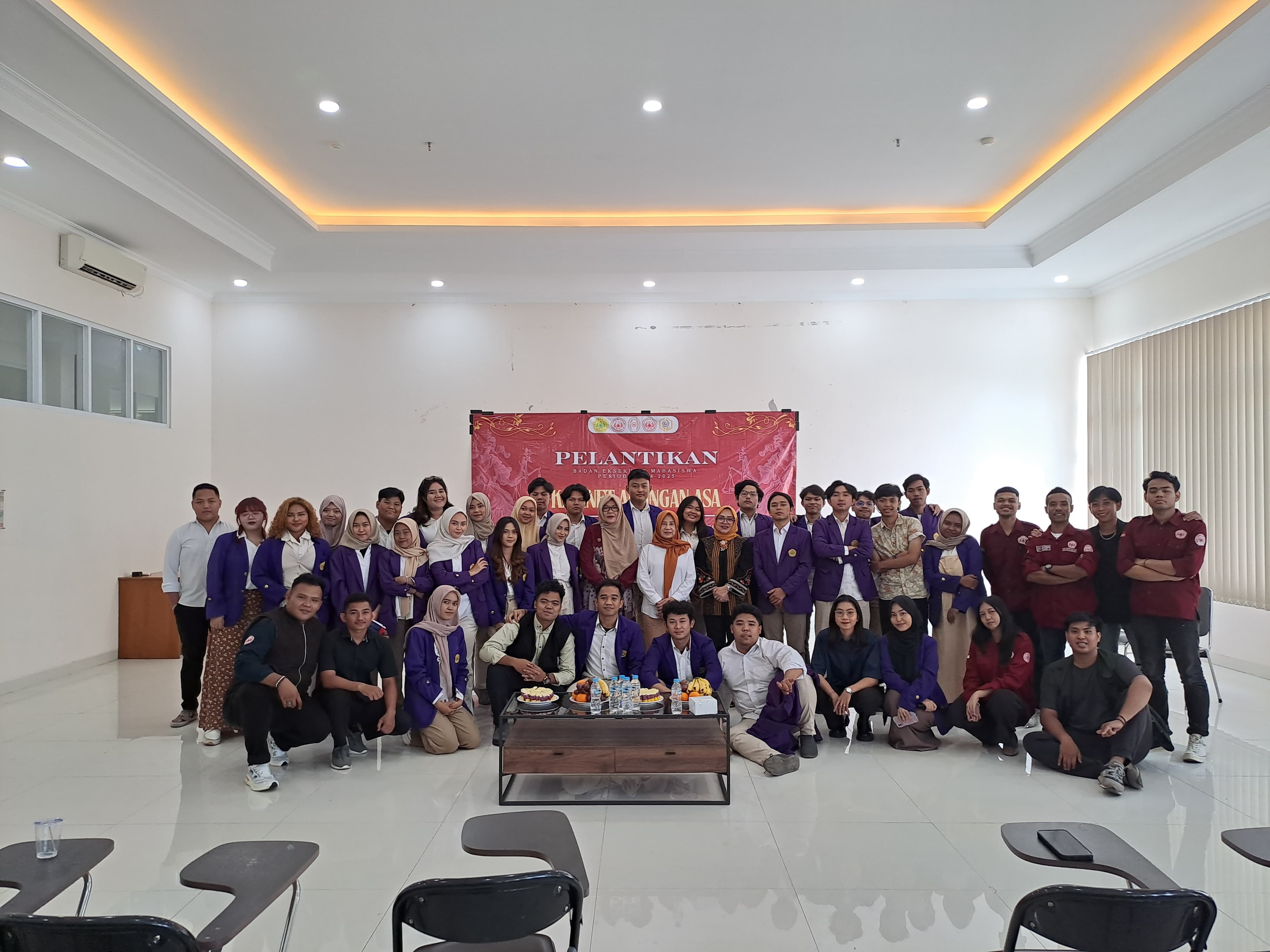 Para pengurus BEM Fakultas Hukum Unpak periode 2024-2025 usai menjalani pelantikan. (IST)