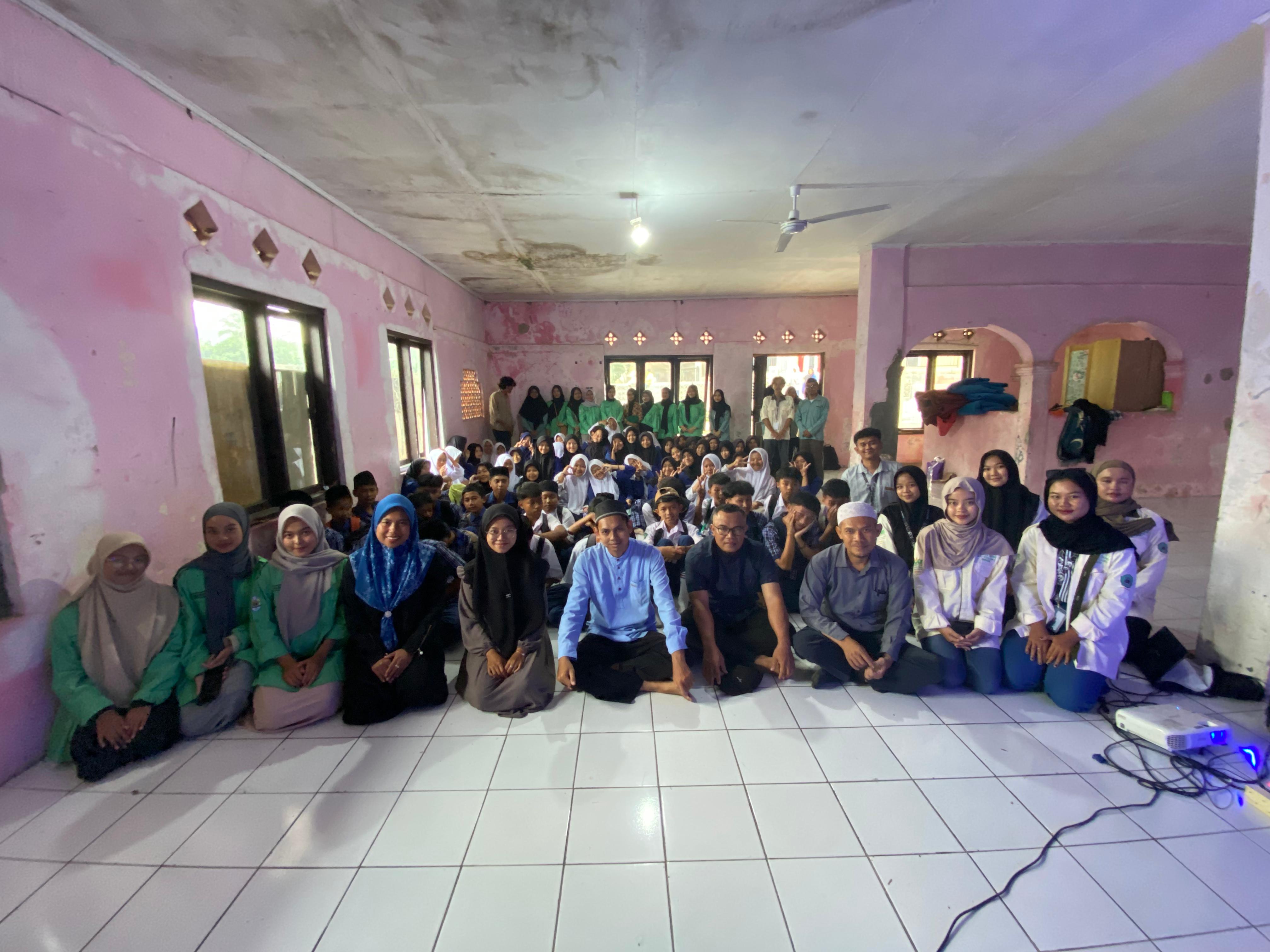 KKM Kelompok 10 Institut Ummul Quro Al-Islami Bogor, adakan tes MIT di SMP Islam Ibnu Aqil, Desa Purasari, Kecamatan Leuwiliang, Kabupaten Bogor, Jawa Barat.
