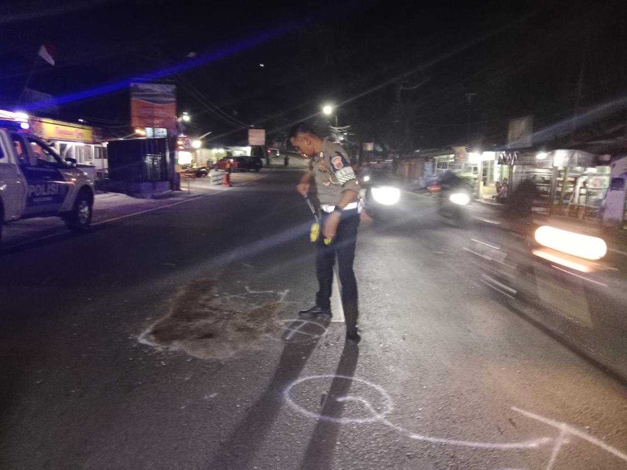 Tiga pelajar yang mengendarai sepeda motor terlibat kecelakaan lalu lintas di Jalan Raya Ciawi-Sukabumi, Kecamatan Cigombong, Kabupaten Bogor. Satu penumpang meninggal dunia di lokasi kejadian.